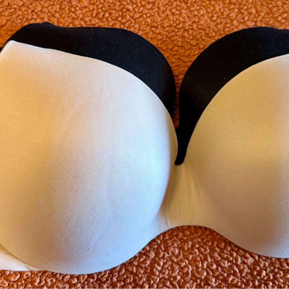 Victoria's Secret Incredible Bras, Lot of 2, Black and Cream, 36DD